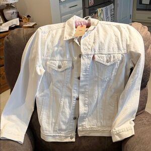Levi'sStrauss & co white medium jacket brand new tags smoke free, pet free home